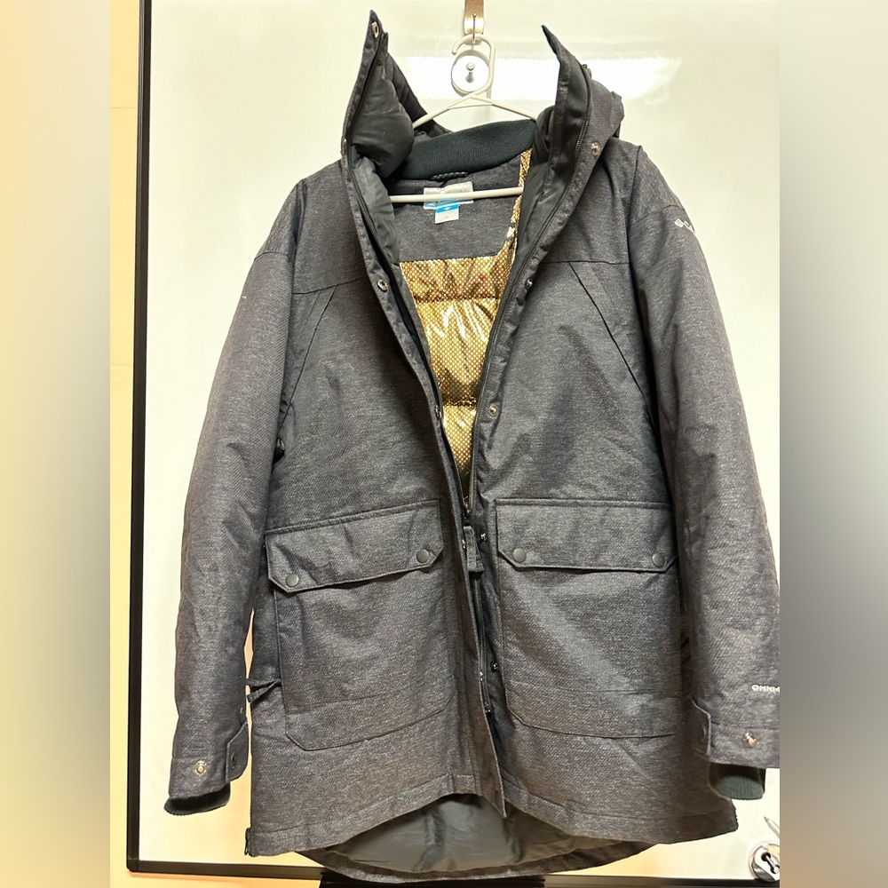 Columbia ski/snowboard jacket. Grey/black. Gold Infinity Omniheat inner layer.
